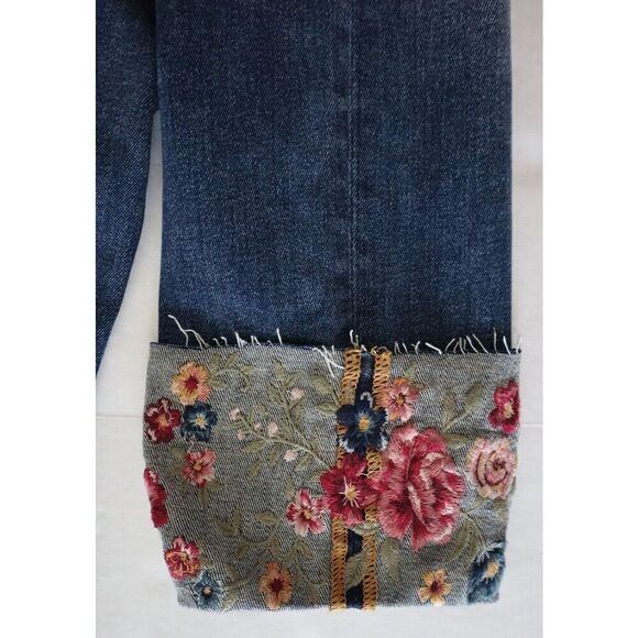 Driftwood Women Sz 25 Med. Wash Colette Floral Embroidered Cuffed Crop Jeans - Picture 8 of 10